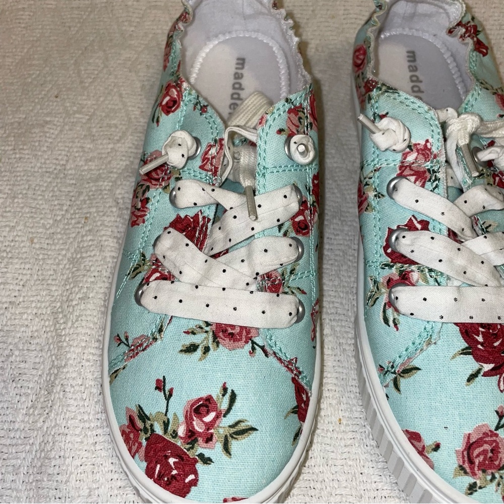 Madden Merisa  Light Blue Floral Elastic Polka Dot Pre-Tied Sneakers Shoes 6 1/2 - Picture 9 of 11